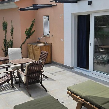 Apartment Maya Near The Beach Premantura Exterior photo