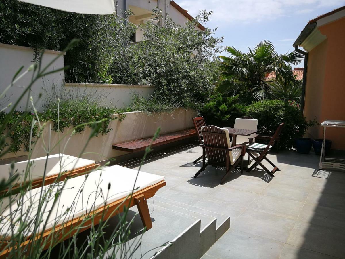 Apartment Maya Near The Beach Premantura Exterior photo